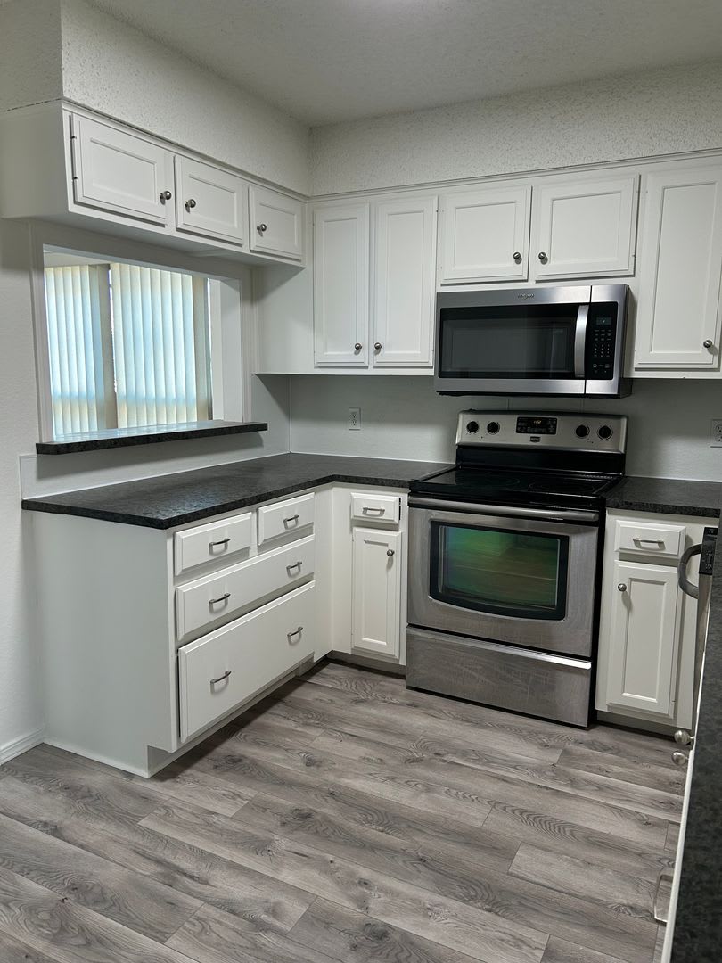 Beautiful Duplex In Esmond Estates – photo 5