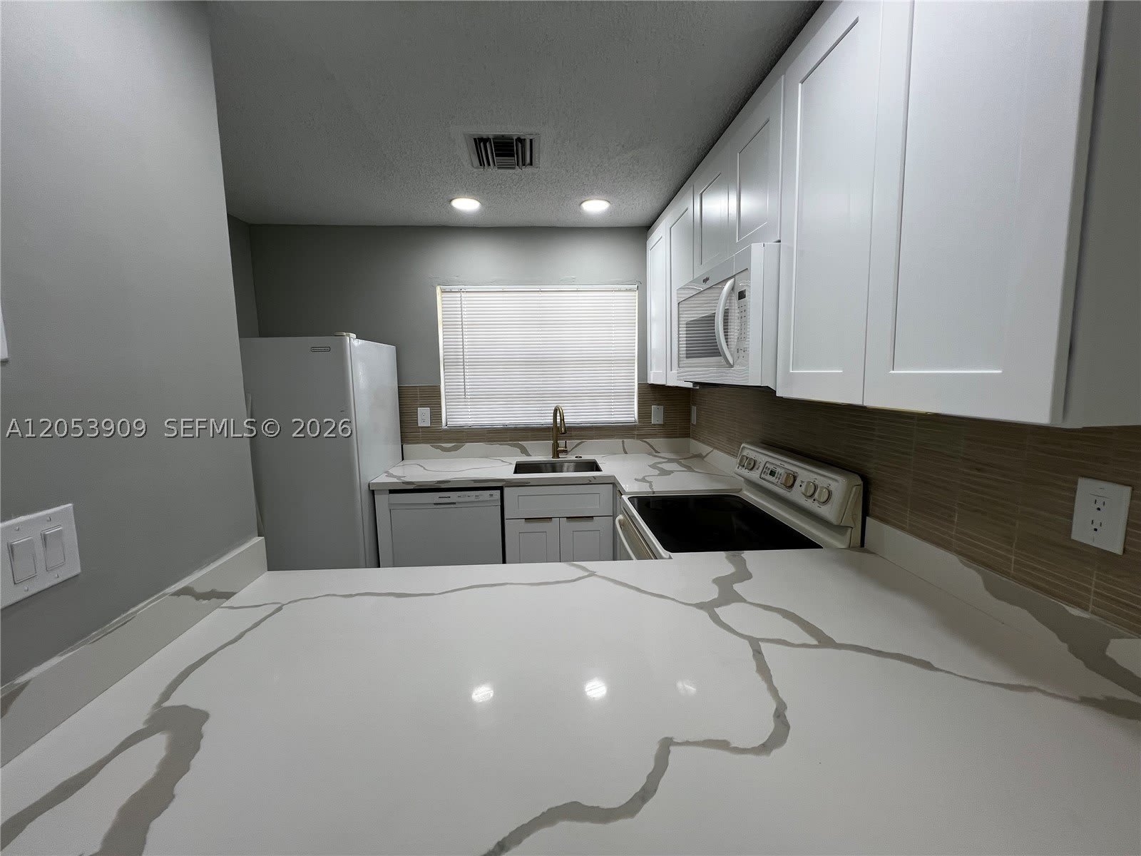 809 NE 214th Ln – photo 5
