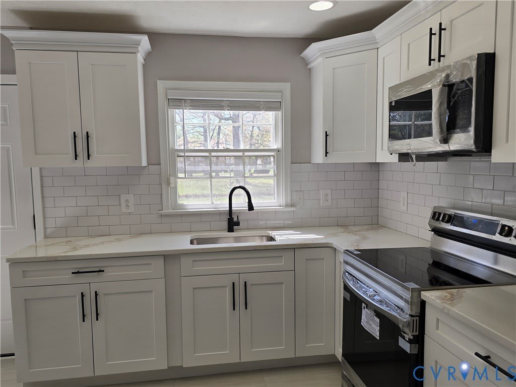 419 Airycrest Drive – photo 2