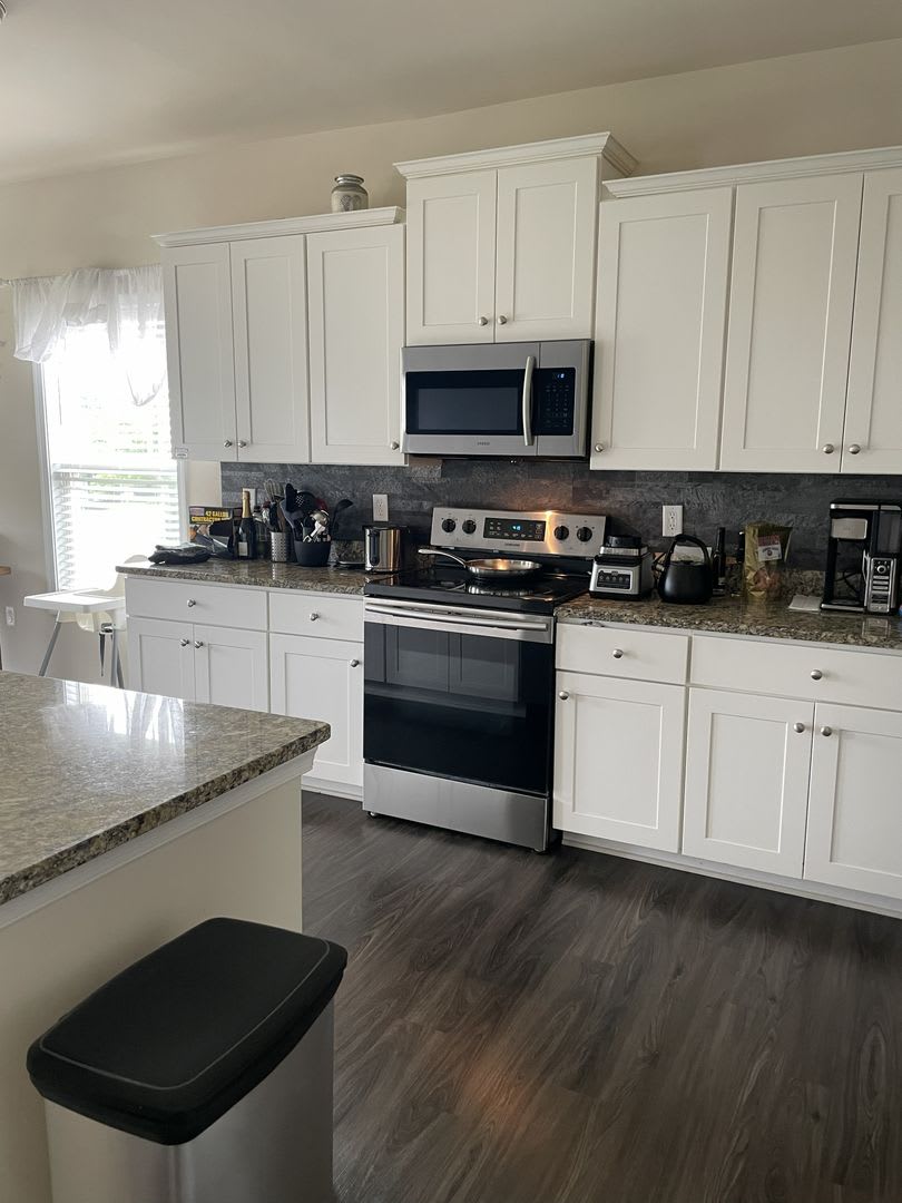 Large Transitional With Lots Of Room For Entertainment On Quiet Cul De Sac In Castleton Subdivision – photo 4
