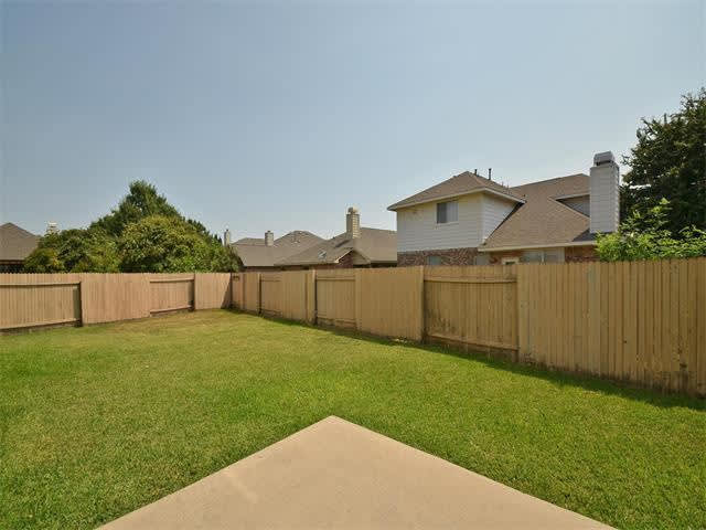 Lovely home in desirable Scofield Farms! – photo 3