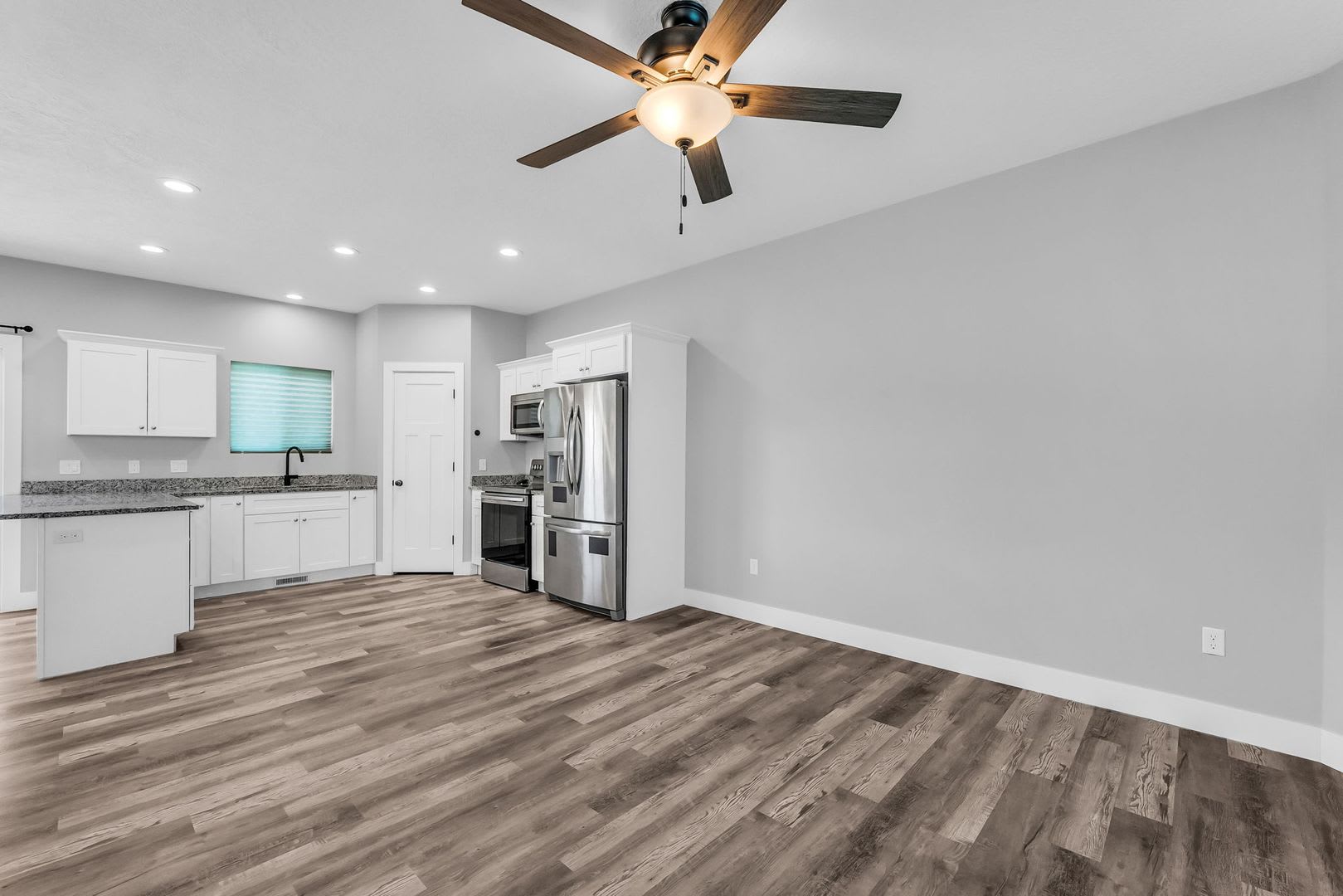 Beautiful 2020 Layton Home With High Ceilings Modern Finishes – photo 5