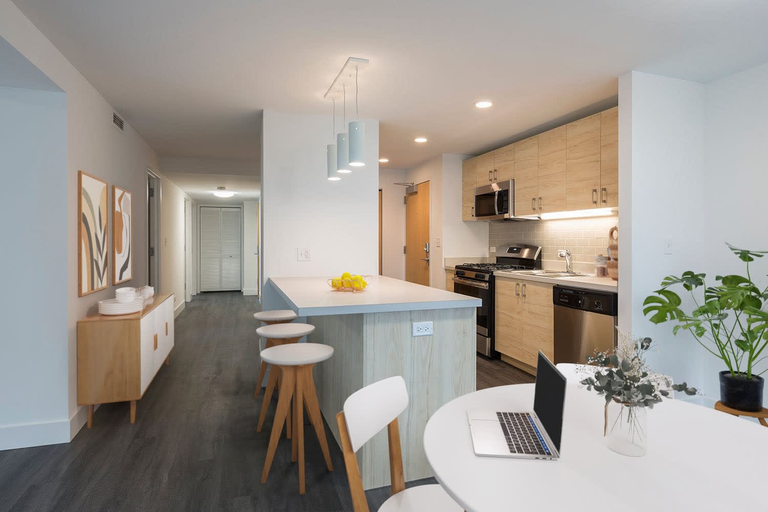 1400 E. 57th Street – photo 2