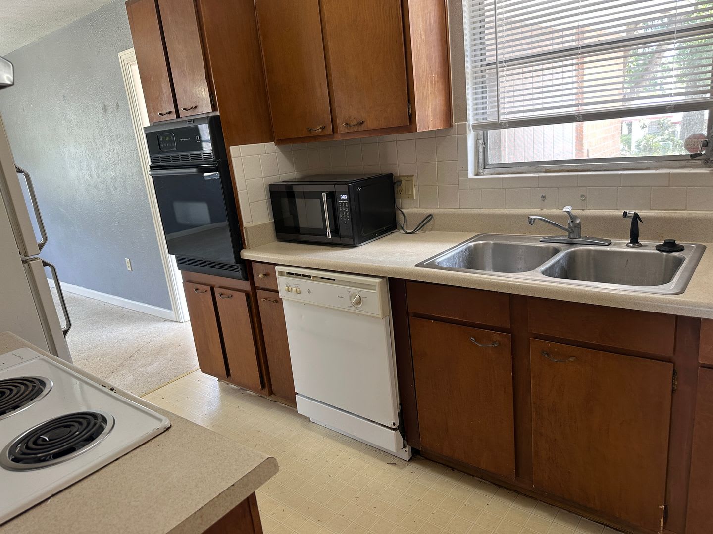 Convenient Leesburg Living – Walk to Leesburg High School! – photo 3