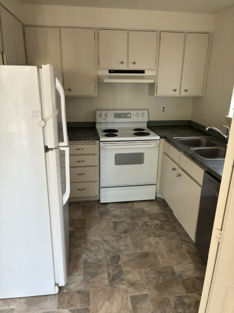 300 Ruby Street – photo 2