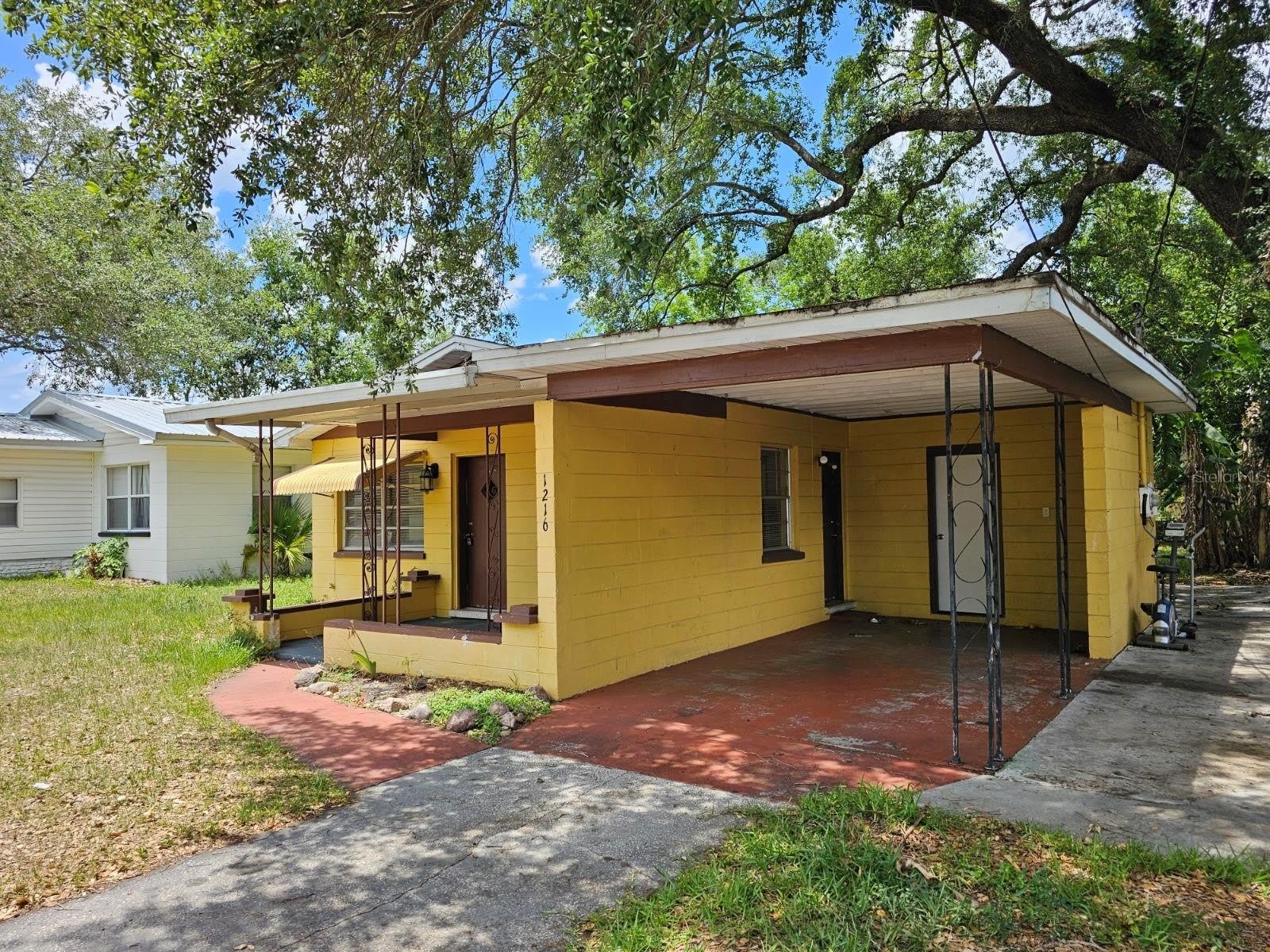 1216 E MYRTLE Street – photo 1