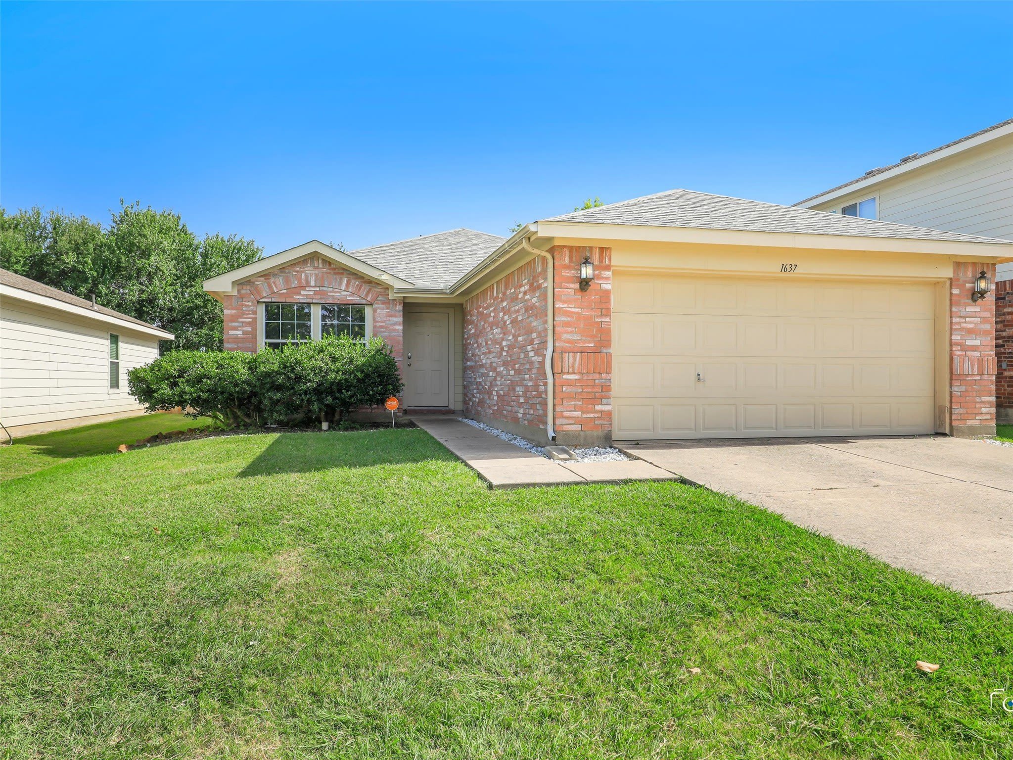 1637 Elm Street – photo 1