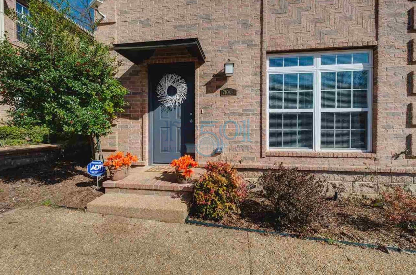 Coming Available In October Pride Of Ownership Shines In This Convenient Midtown 2 Br 2 5 Ba Townhome – photo 3
