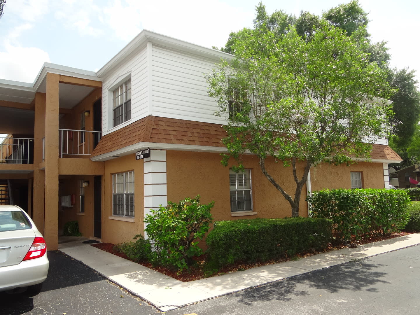 2/1 condo in central location – photo 1
