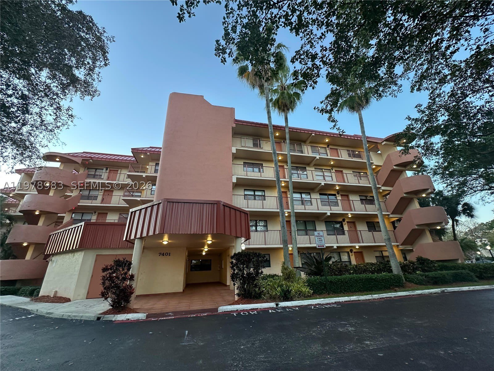 7401 NW 16th St – photo 1