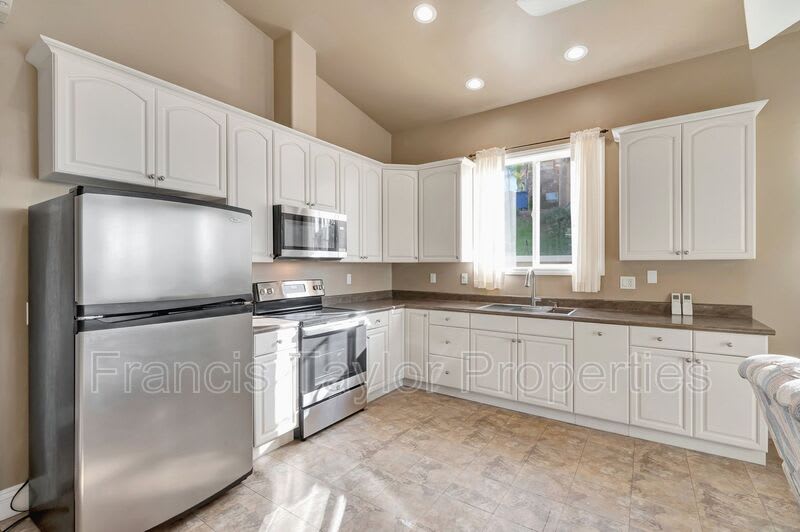 2861 Eastview Terrace – photo 3