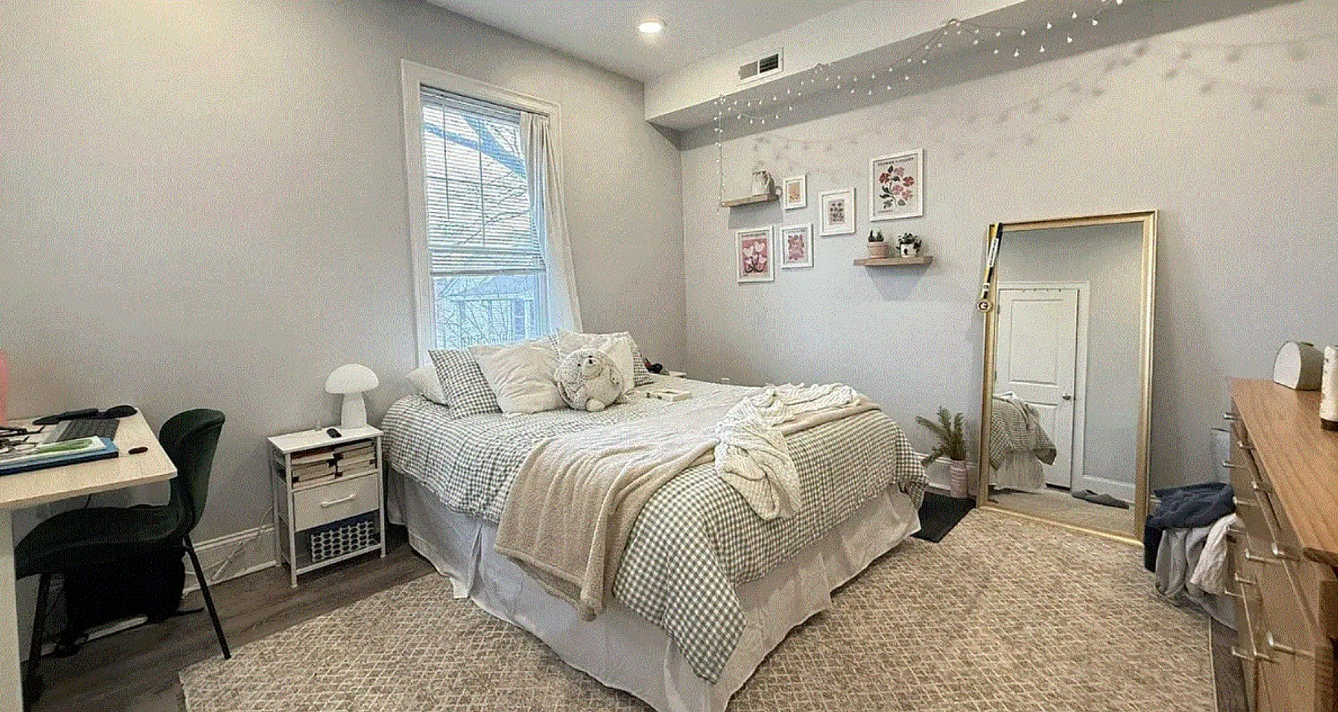 Charming 4 Bedroom-No Broker Fee – photo 1