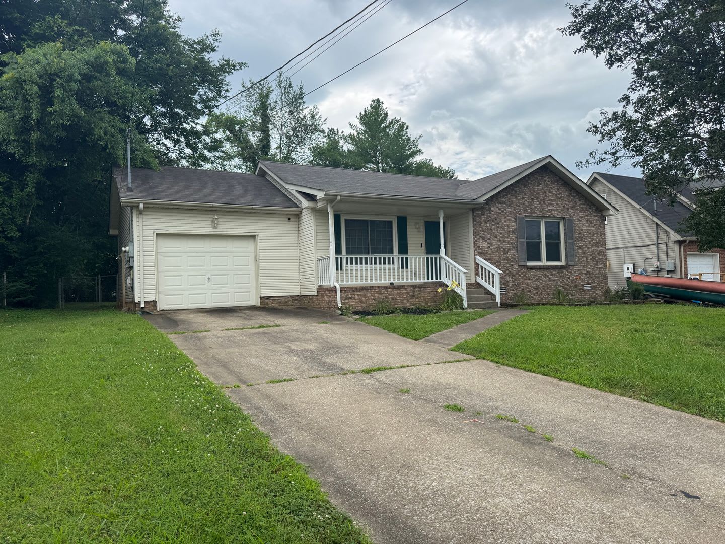 Charming Single-Family Home in Clarksville – photo 2