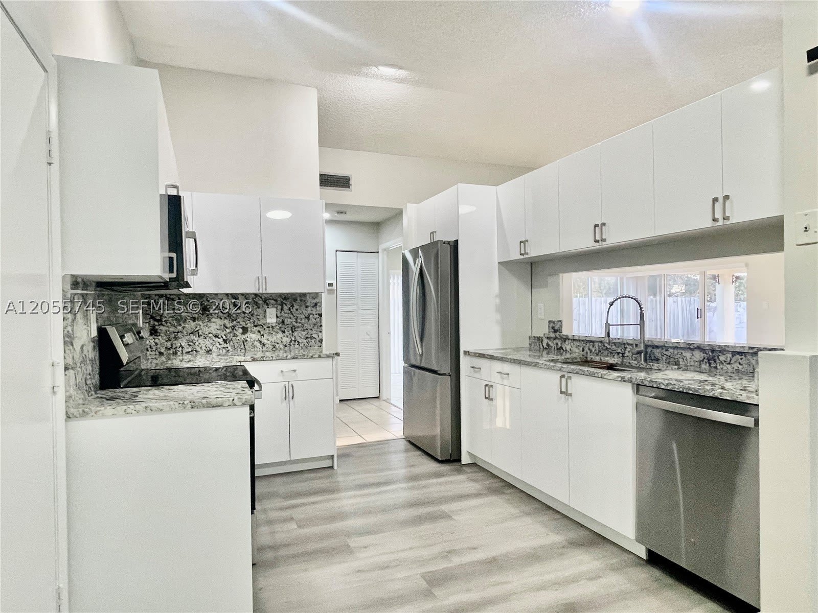 5508 NW 101st Ct – photo 3