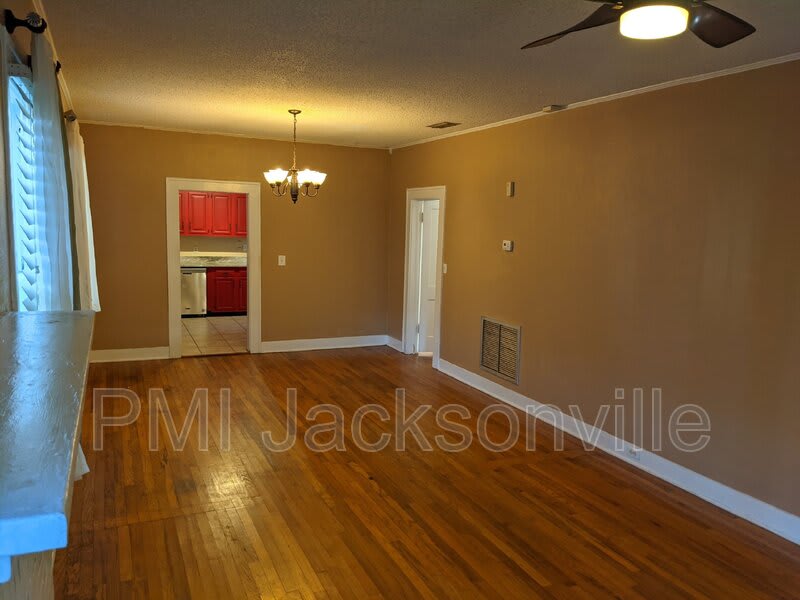 1211 Hollywood Ave – photo 5