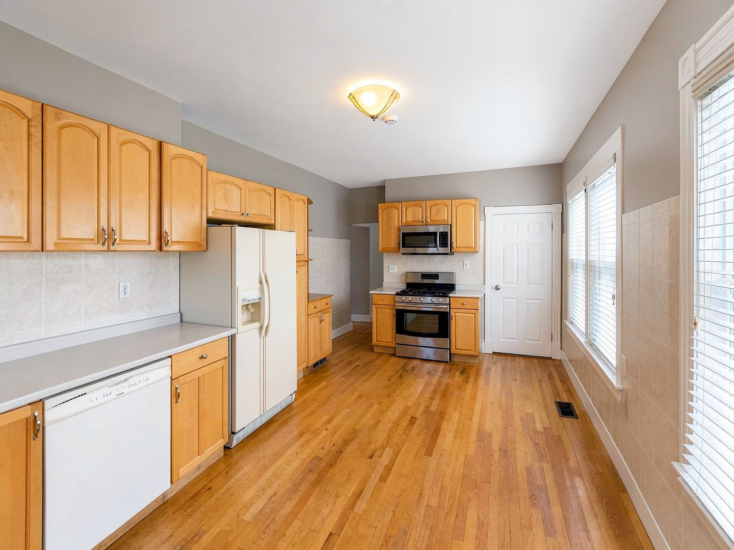 325 Rogers St – photo 2