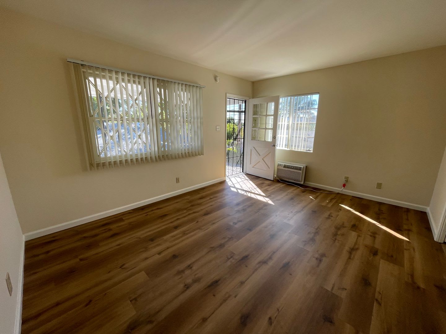 928 W Glenoaks Blvd Glendale Ca – photo 2