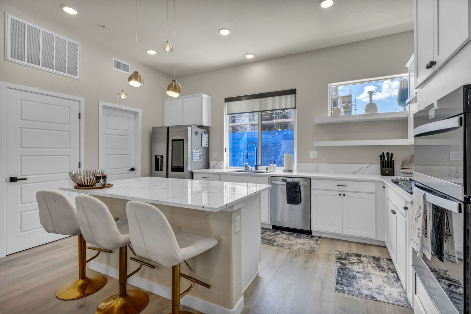 MODERN LUXURY NEAR TRUCKEE RIVER – photo 4
