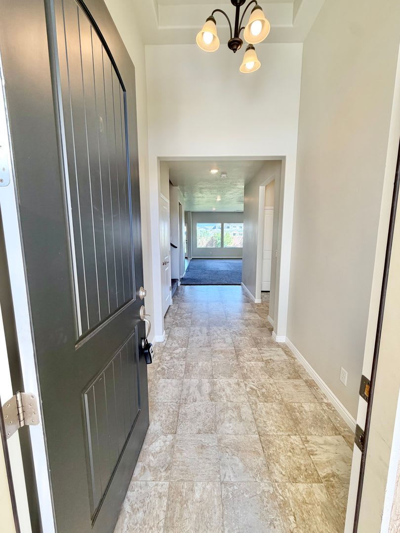 Incredible price!! Stunning 6 bedroom in Little Valley – photo 4