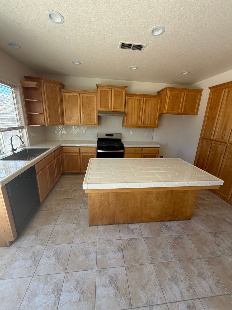 2 bedroom 2 bath 2-story home – photo 2