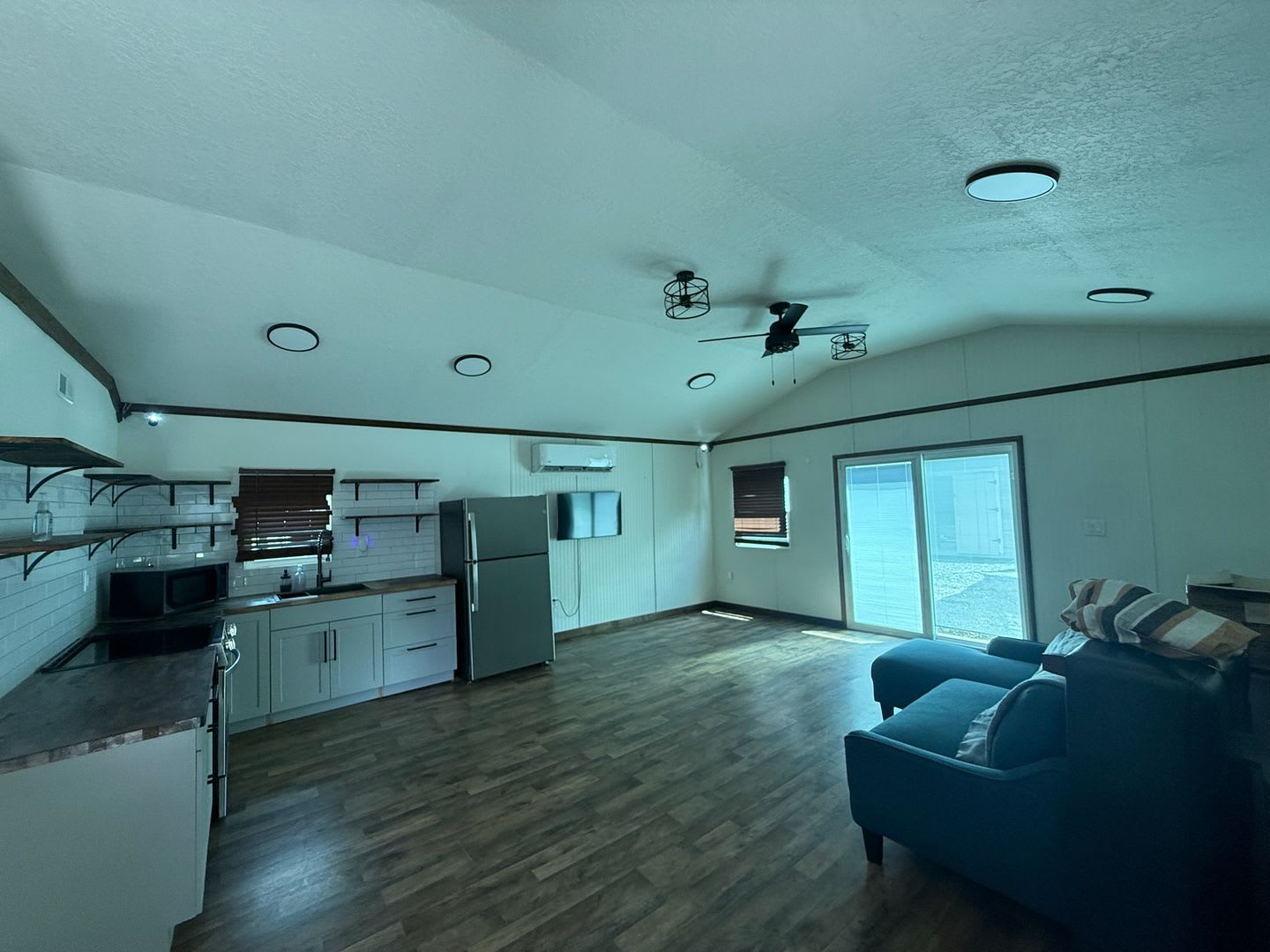 Manufactured home. Updated with a modern touch – photo 3
