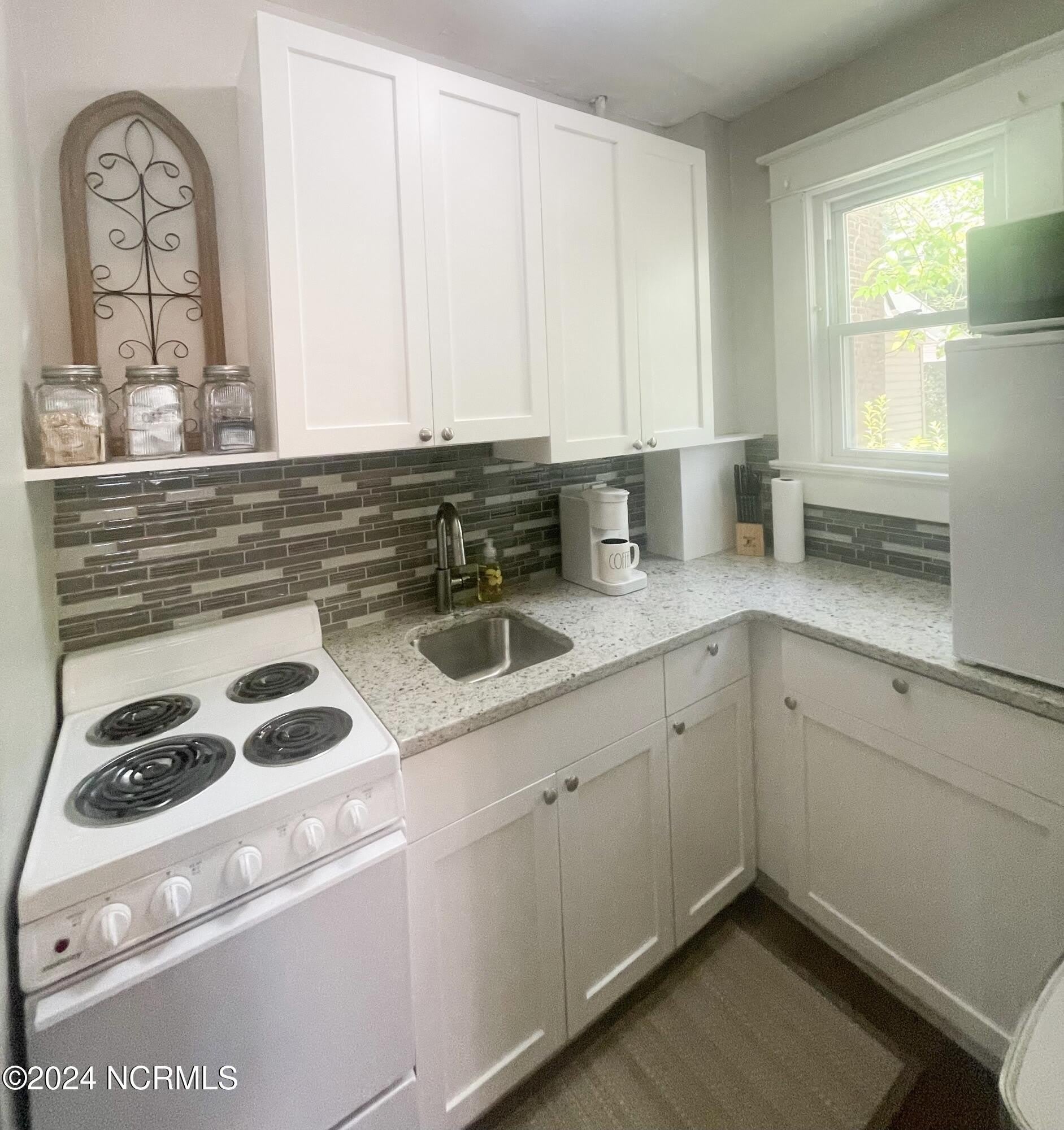 180 N Bennett Street – photo 2