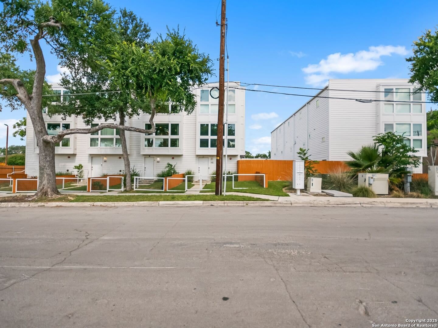 143 CATALPA AVE – photo 4