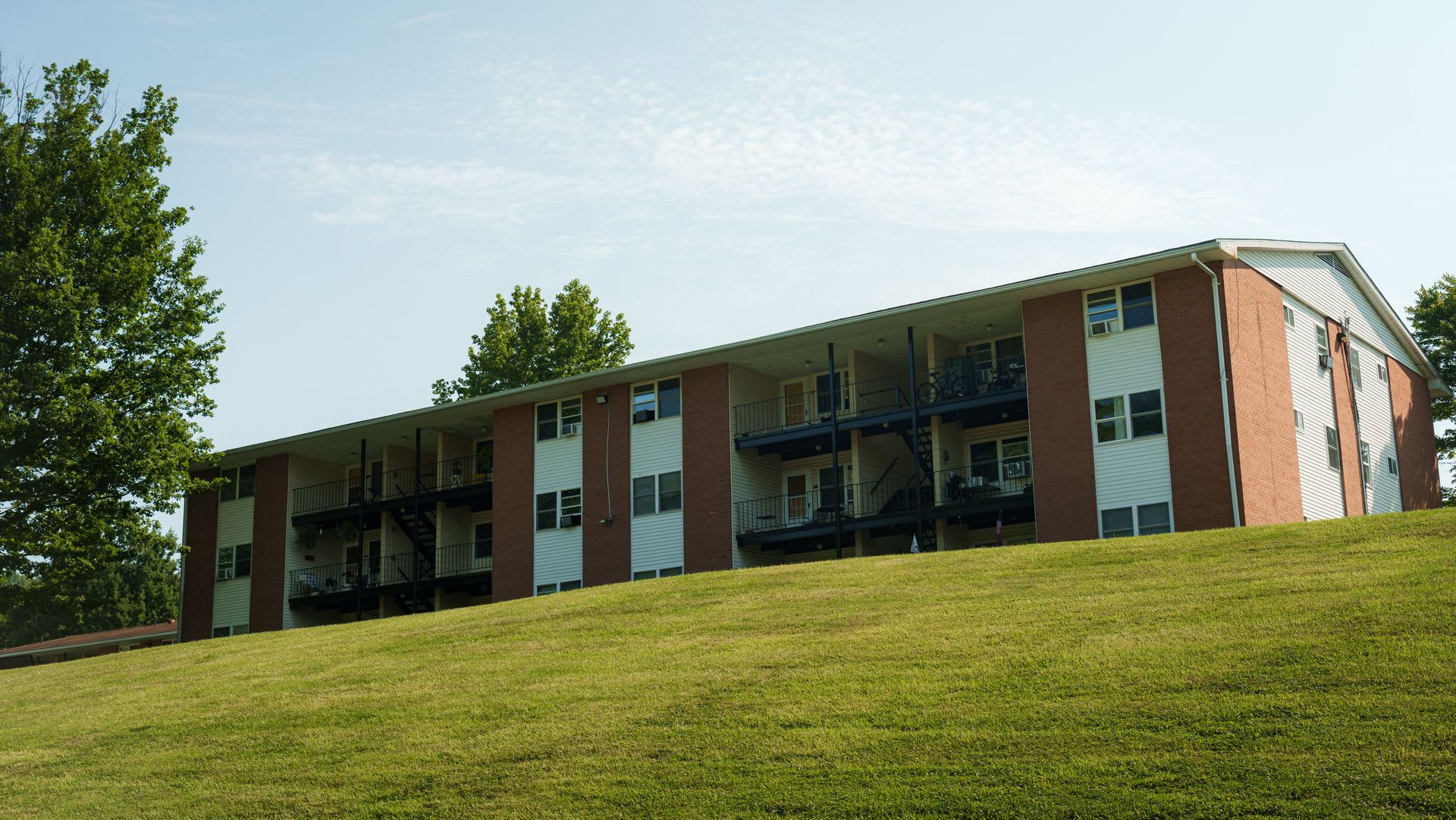 2 Br – photo 3