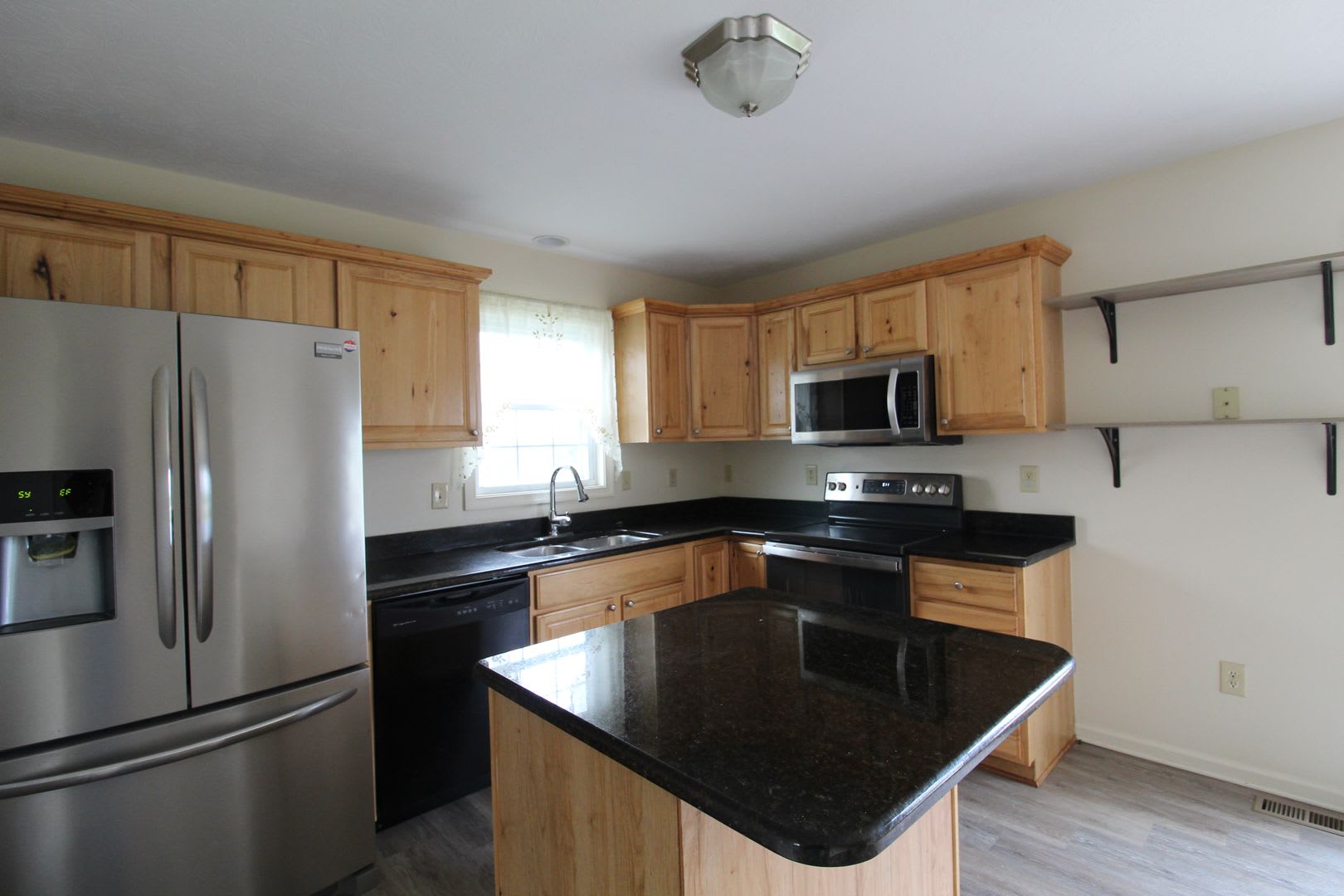 Available now! Home near downtown – photo 4