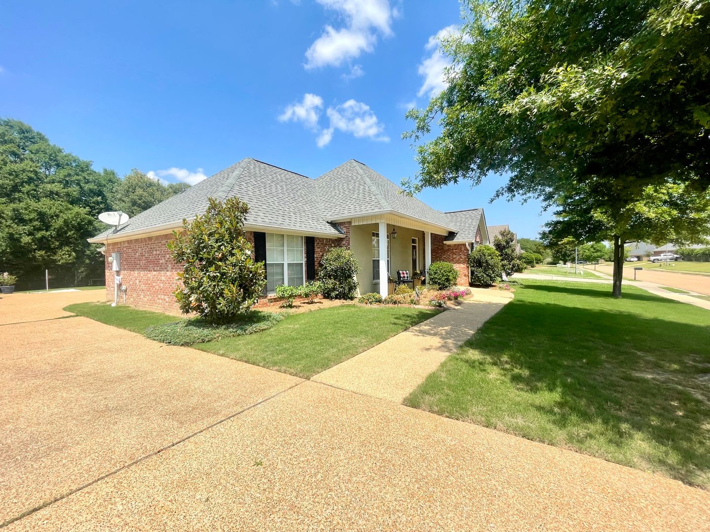*REDUCED PRICING & MOVE IN SPECIAL* Beautiful Germantown School District Home in Ashbrooke – photo 3