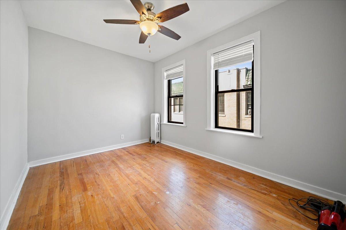 627 W Roscoe St – photo 2