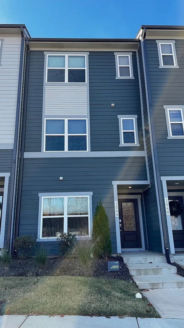 Room in 3 Bedroom Home at Levy Wy – photo 4