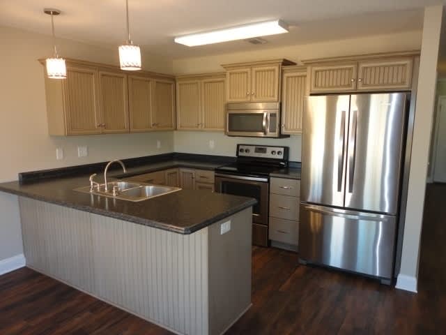 Stylish 3BR/2.5BA Two-Story Home with Fenced Yard & Modern Kitchen in North Valdosta – photo 5