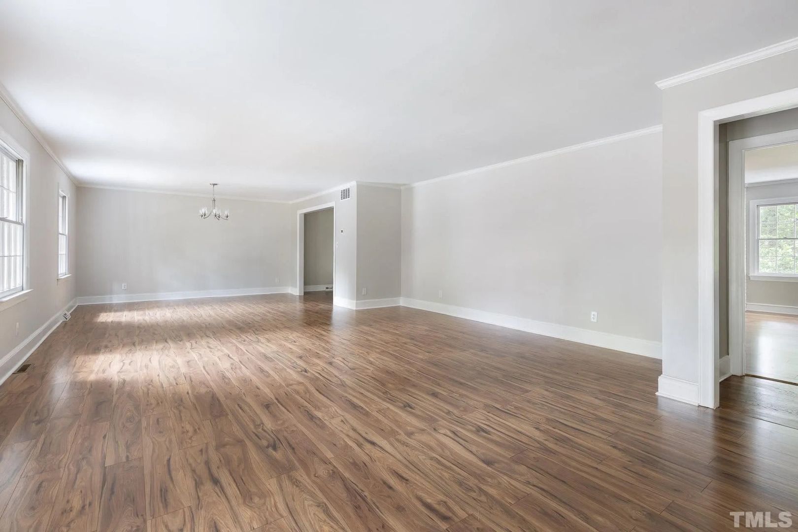 Room In 5 Bedroom House At 4600 Joyner Pl – photo 2