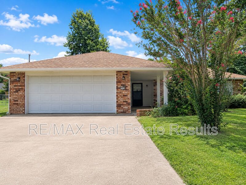 1810 Crouch St – photo 2