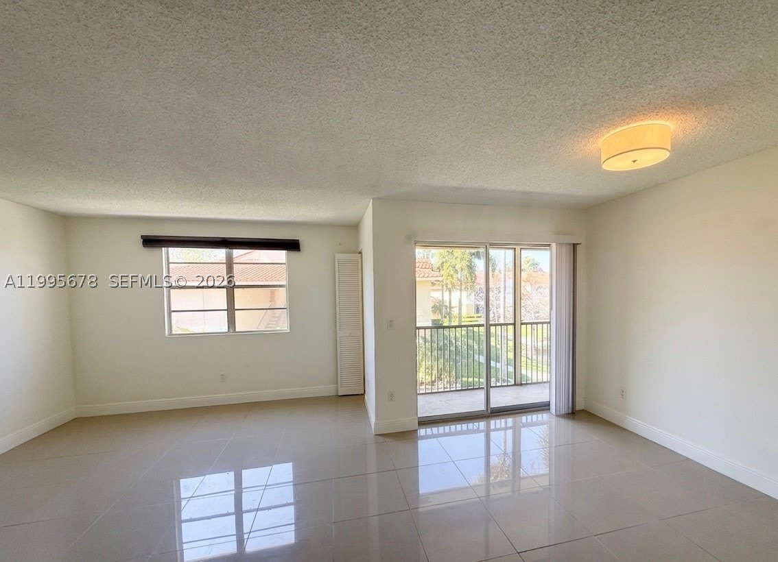 1253 SW 46th Ave – photo 3