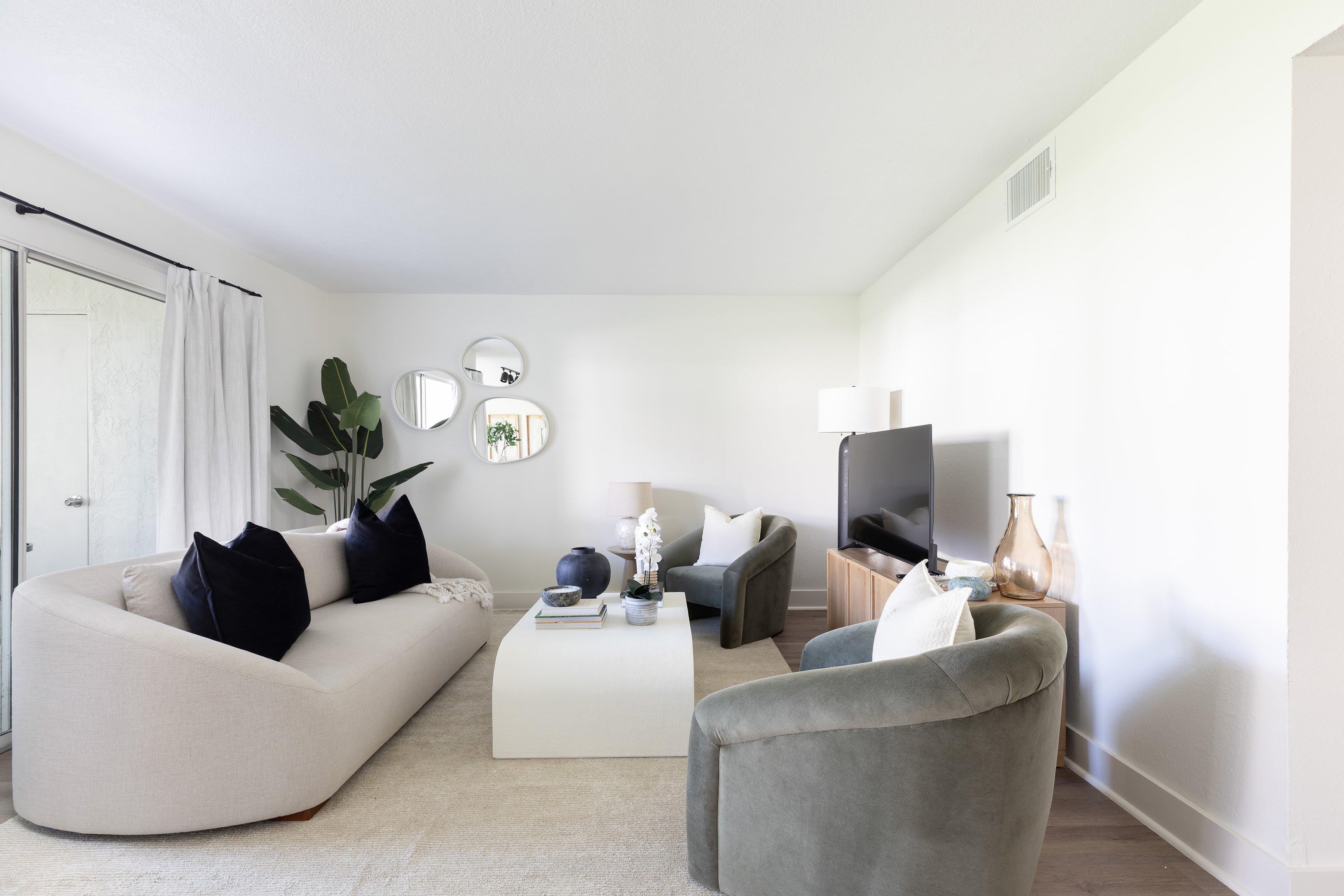Palm Isle Residences – photo 4