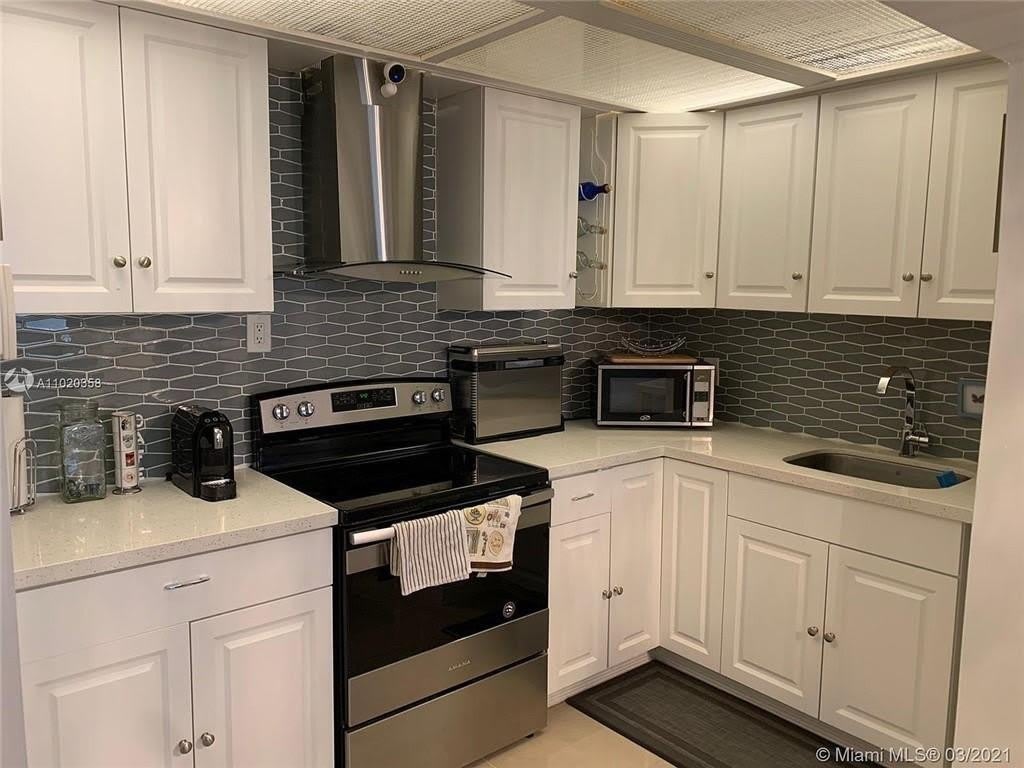 1560 Mckinley Street – photo 3