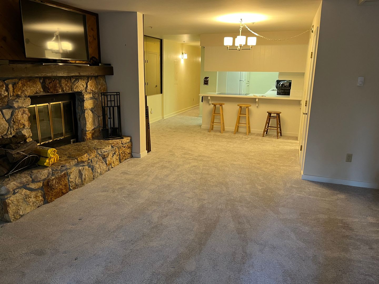 Spacious 1 bed, 2 bath condo – photo 1