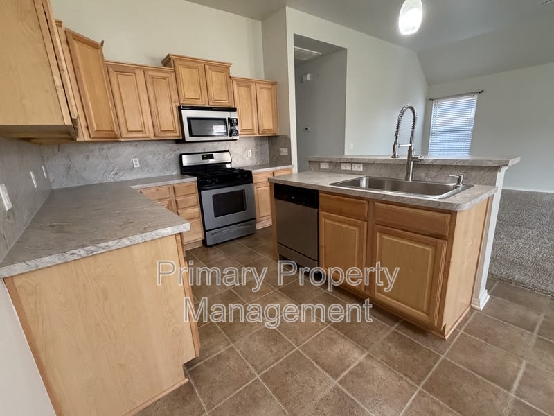 11908 NW 136th Ter – photo 2