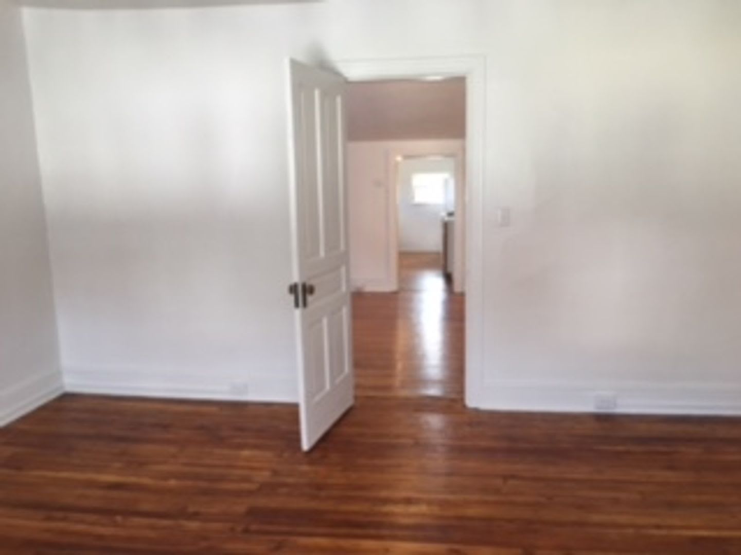 Video in Pics! West End of Town! Close to transportation, parks, and many amenities! – photo 5