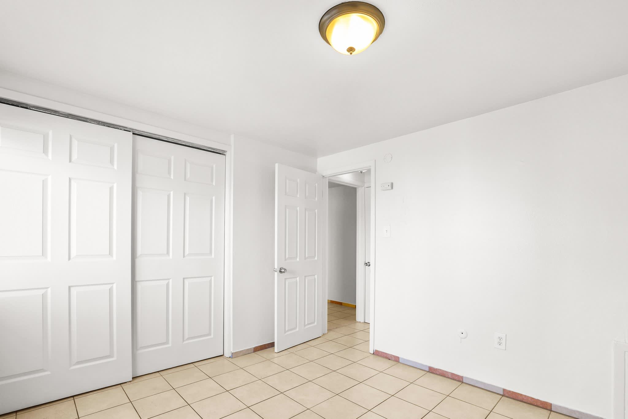 Camelot Apartments – photo 2