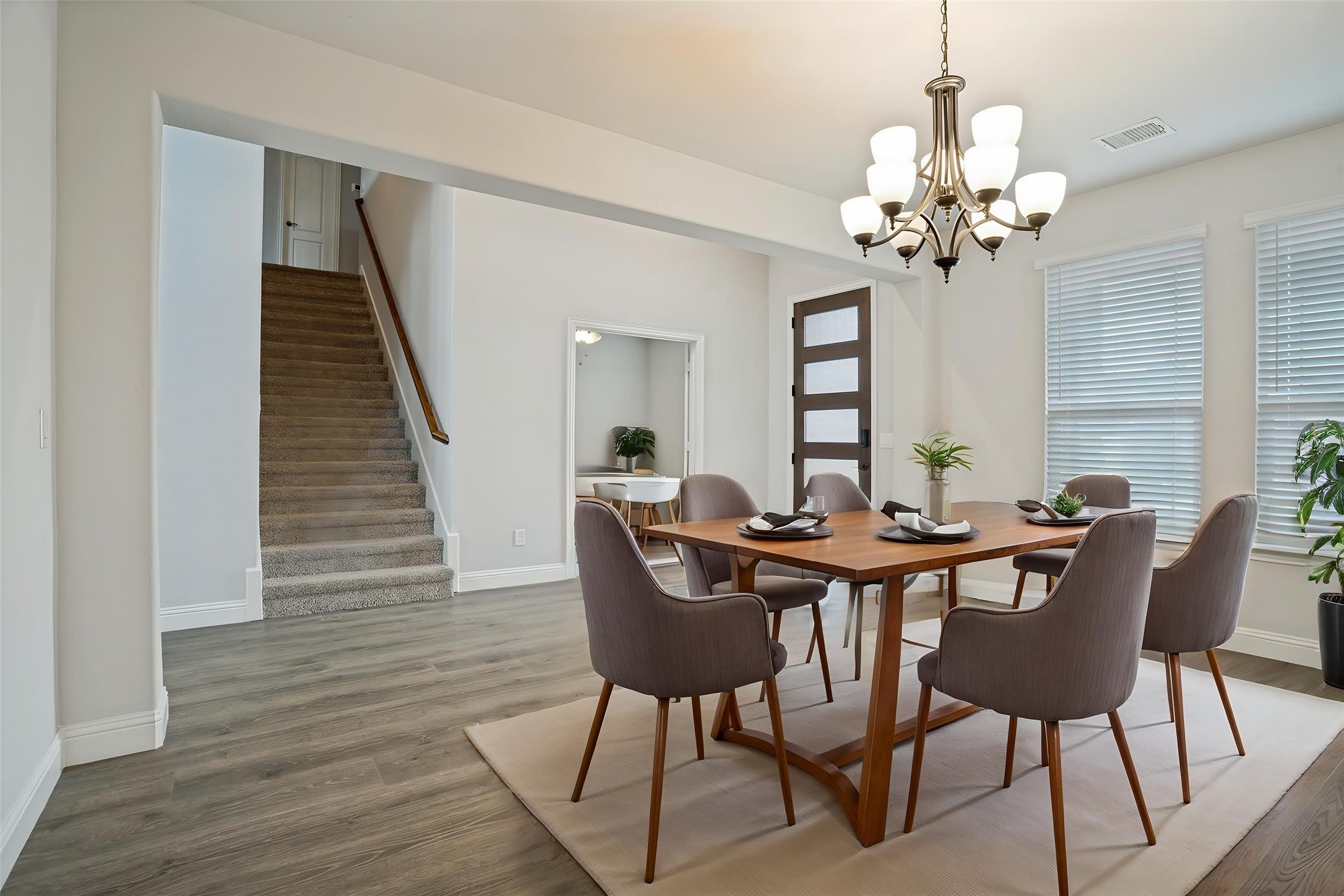 812 Woodview Court – photo 2