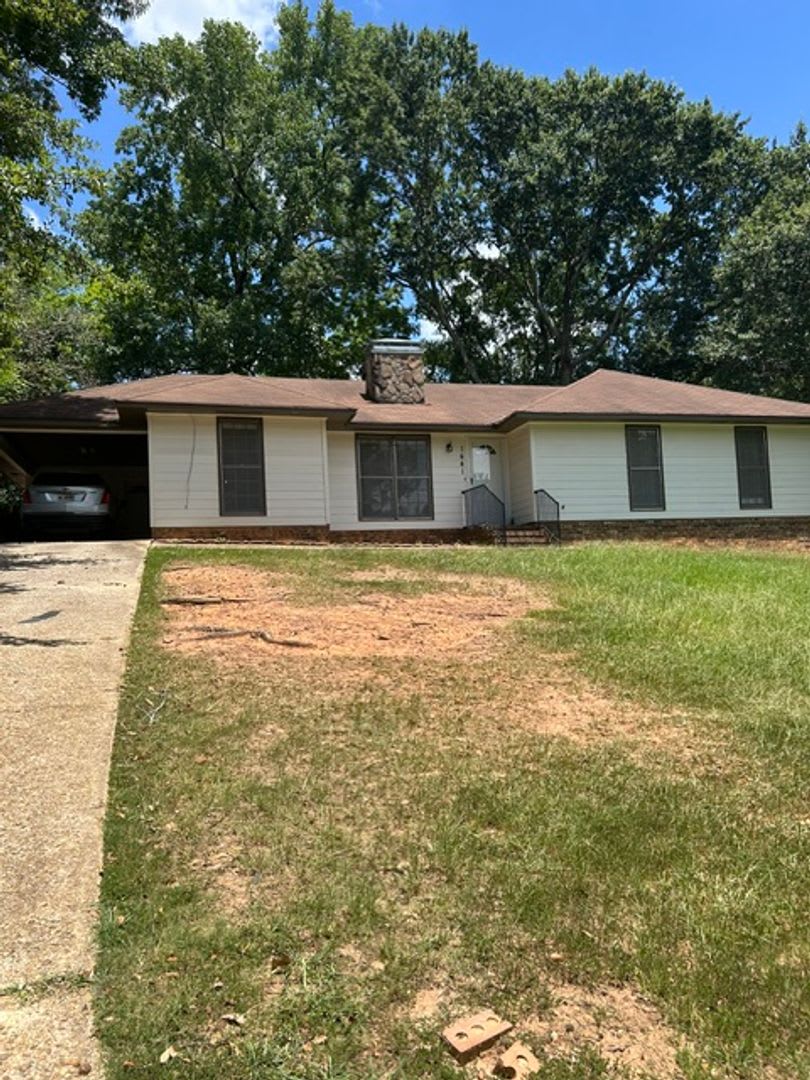 North Columbus 3 Br 2Ba Great Room And Fenced Yard – photo 1