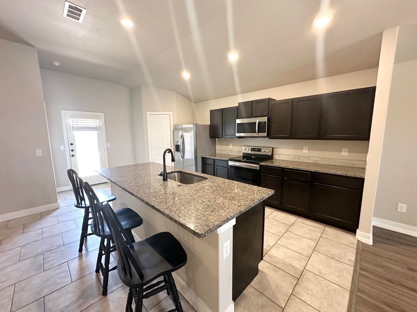3 Bedroom 2 Bathroom Home For Rent – photo 3