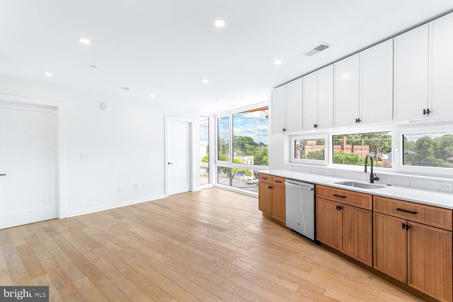 1522 RHODE Avenue NE – photo 1