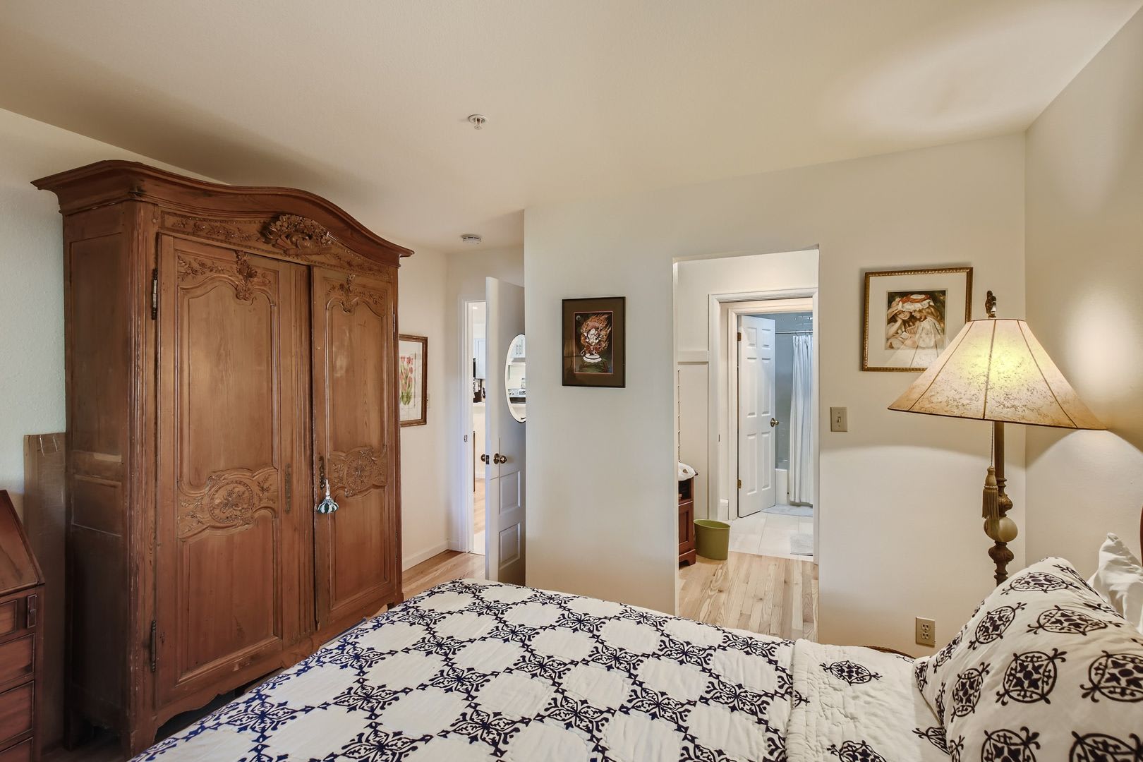 Ideal Downtown 1 Bdr Close To Shops Trails – photo 4