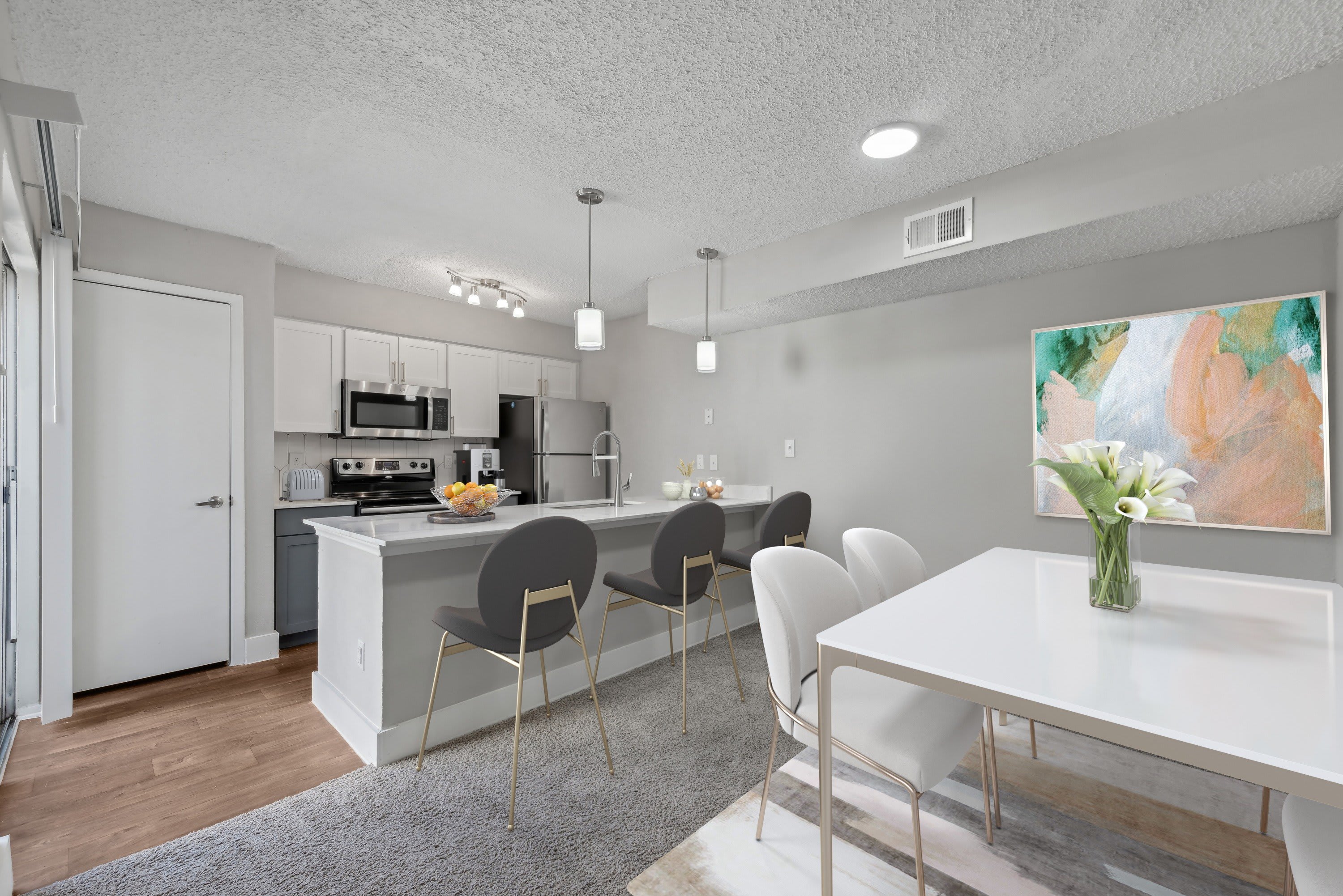 Eastbank Apartments – photo 3