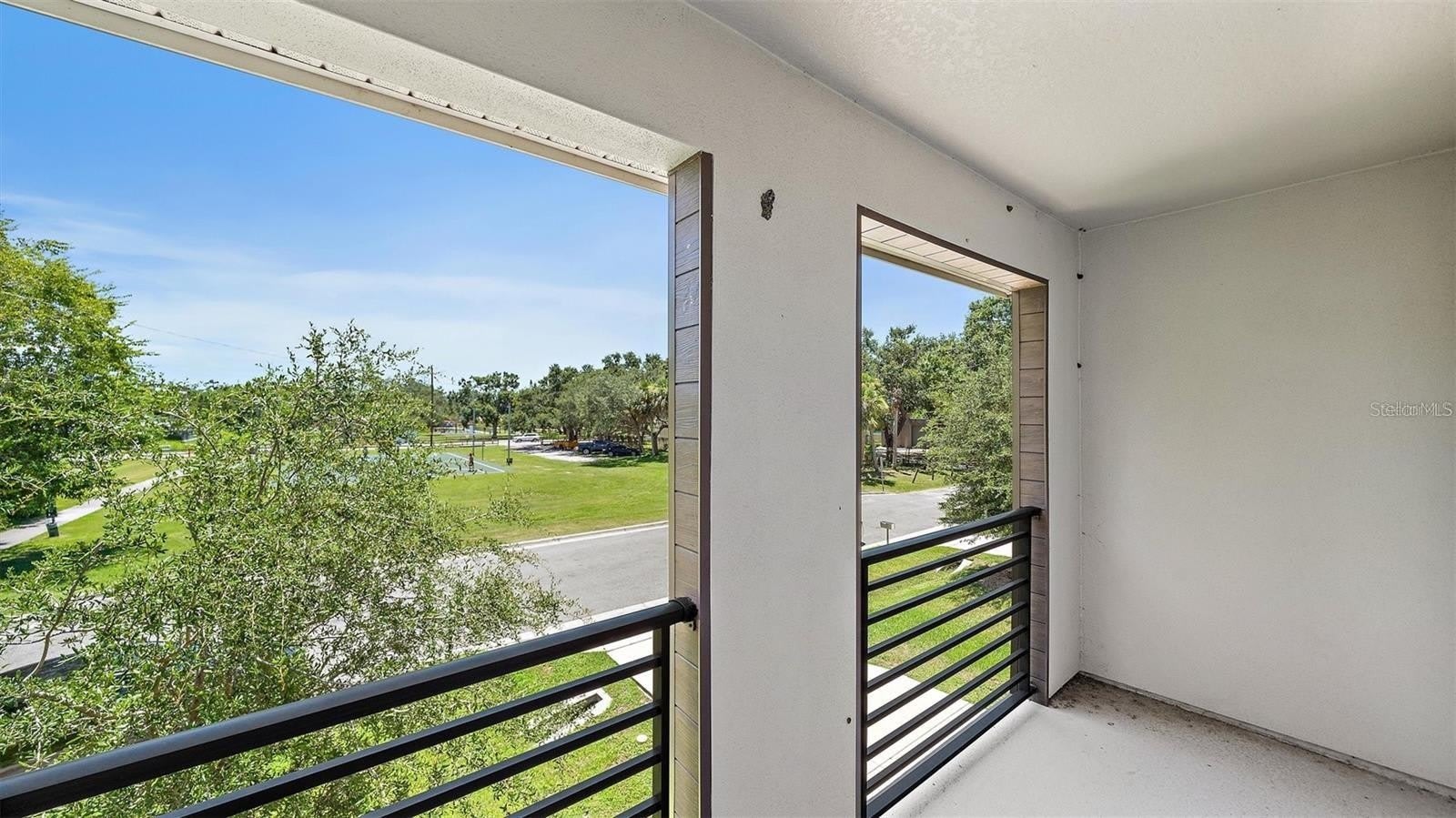 2587 TEMPLE Street – photo 2