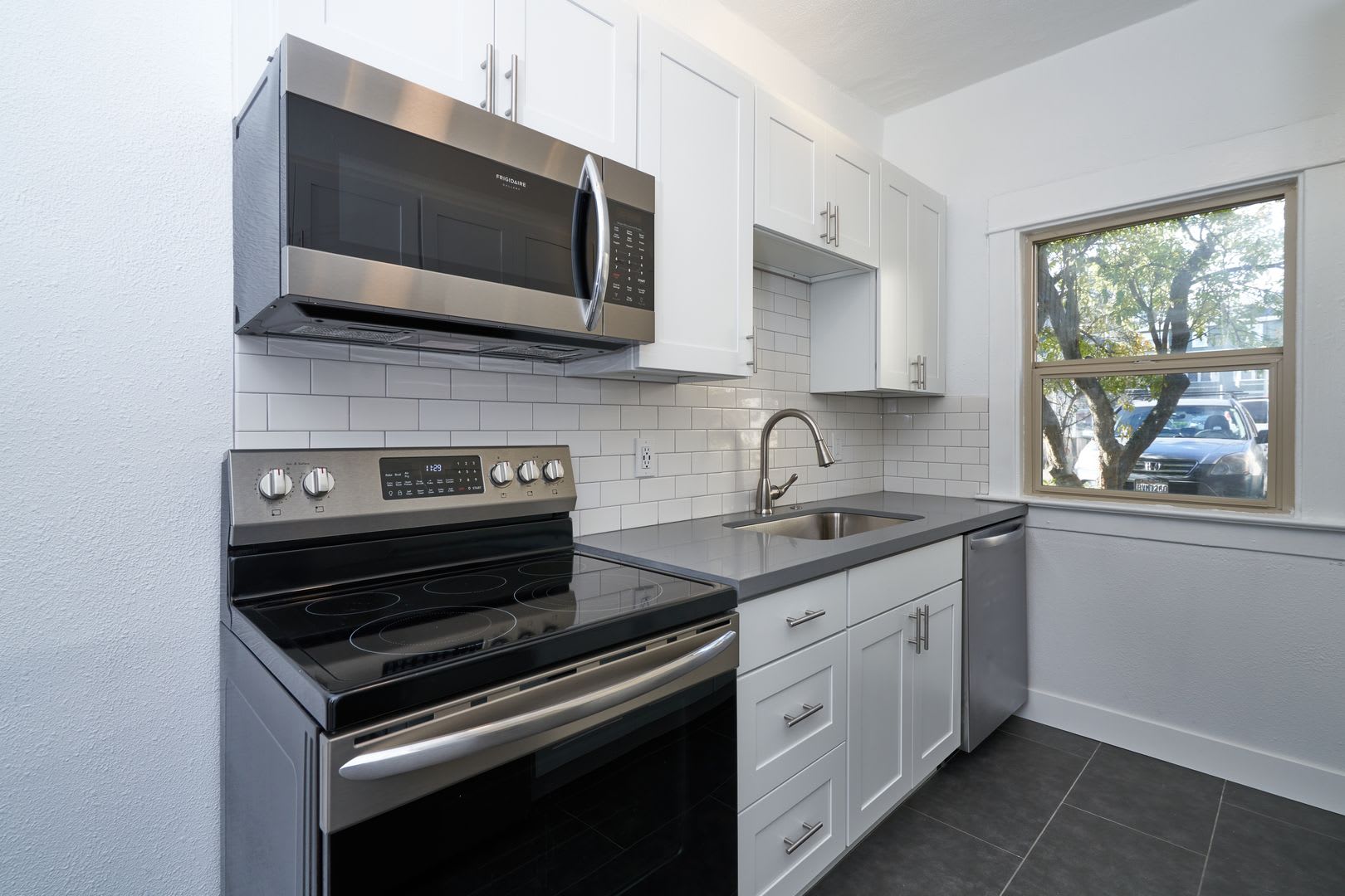 1421 On Queen Anne – photo 2